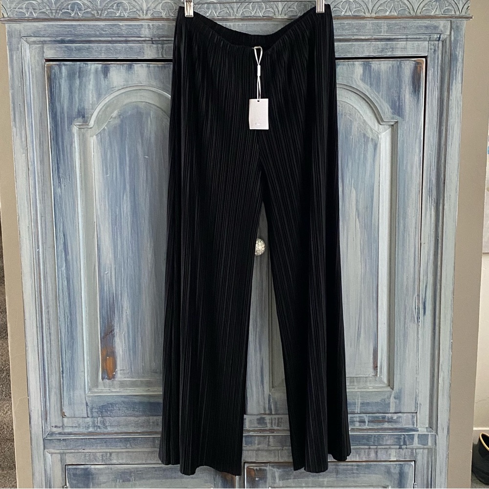 MILANO Black Pleated Pants